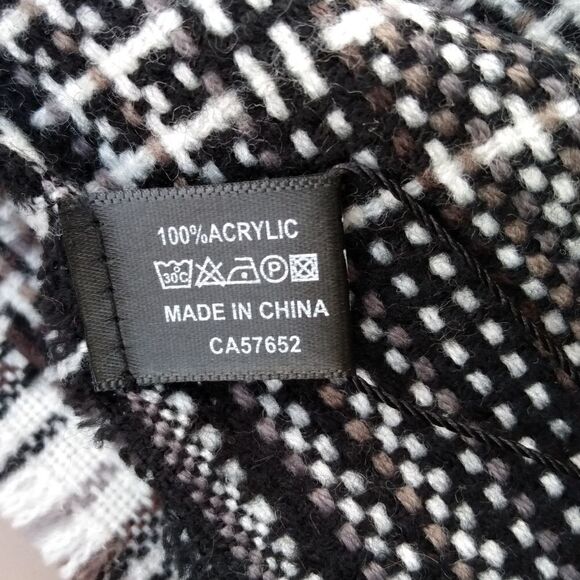 NWT CHERIE BLISS Black & White Plaid 100% Acrylic w/Fringe - Picture 7 of 9